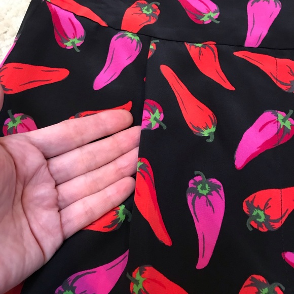 Sold🛑 Kate Spade Haute Stuff Fluid Silk Short 12 - Picture 5 of 8